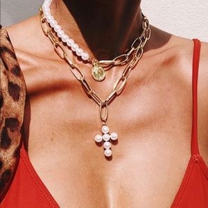 $10 2 PIECE COIN & CROSS NECKLACE 💕